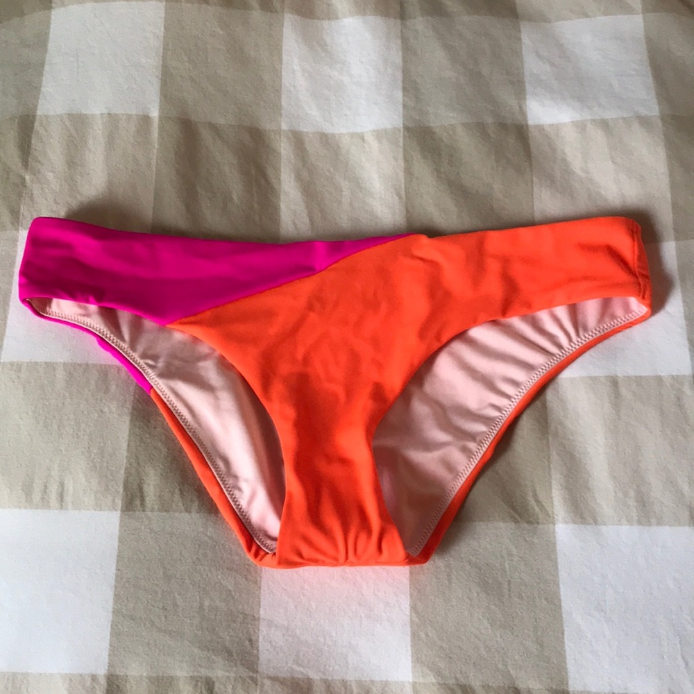 🌸NWOT!! Victoria Secret Bikini Bottoms!!🌸